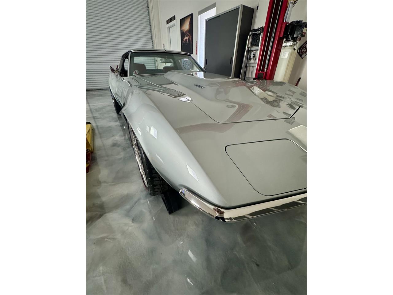 Chevrolet-Corvette-1969-Cortez-Silver-Red-Leather-32