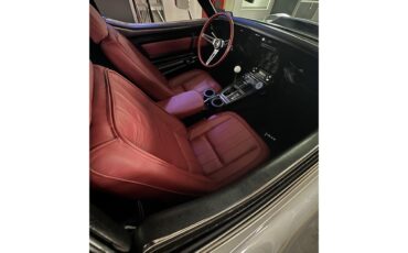 Chevrolet-Corvette-1969-Cortez-Silver-Red-Leather-34
