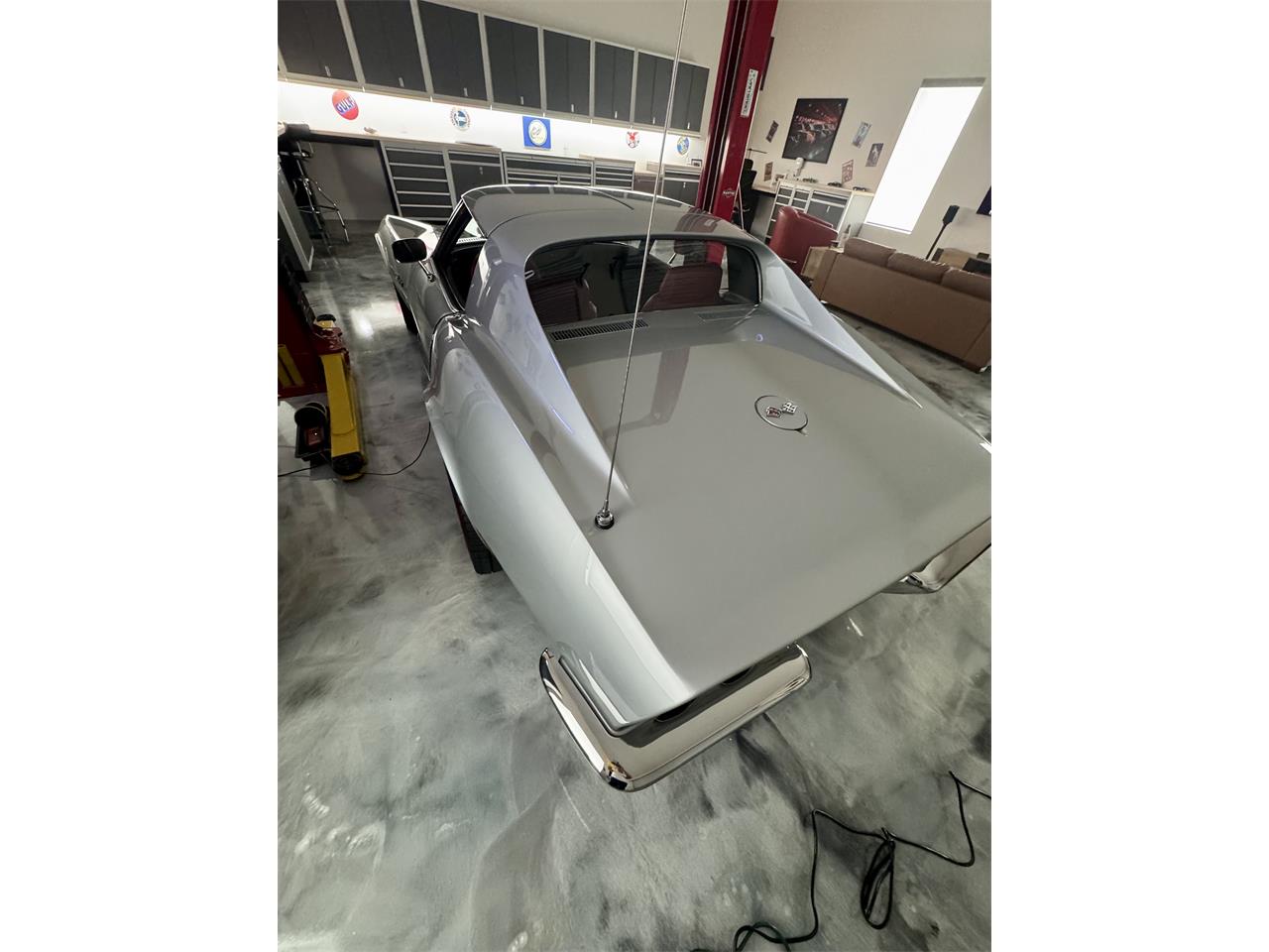 Chevrolet-Corvette-1969-Cortez-Silver-Red-Leather-36