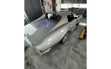 Chevrolet-Corvette-1969-Cortez-Silver-Red-Leather-38