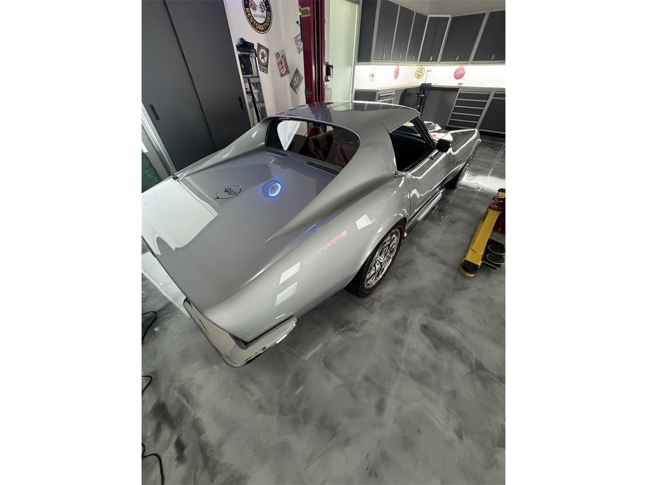 Chevrolet-Corvette-1969-Cortez-Silver-Red-Leather-38