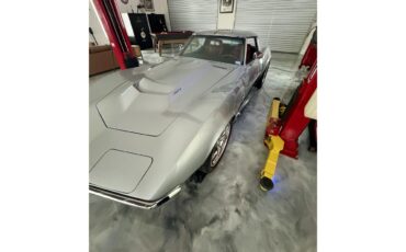 Chevrolet-Corvette-1969-Cortez-Silver-Red-Leather-39