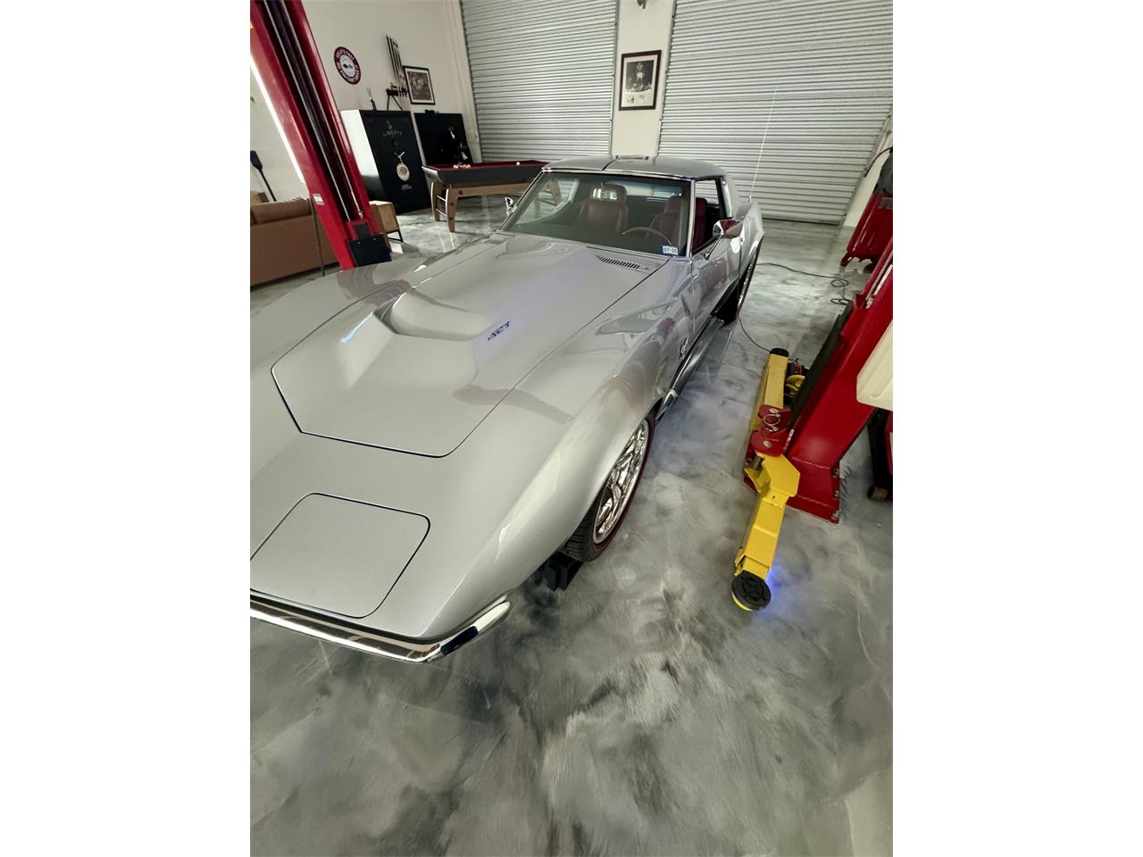 Chevrolet-Corvette-1969-Cortez-Silver-Red-Leather-39