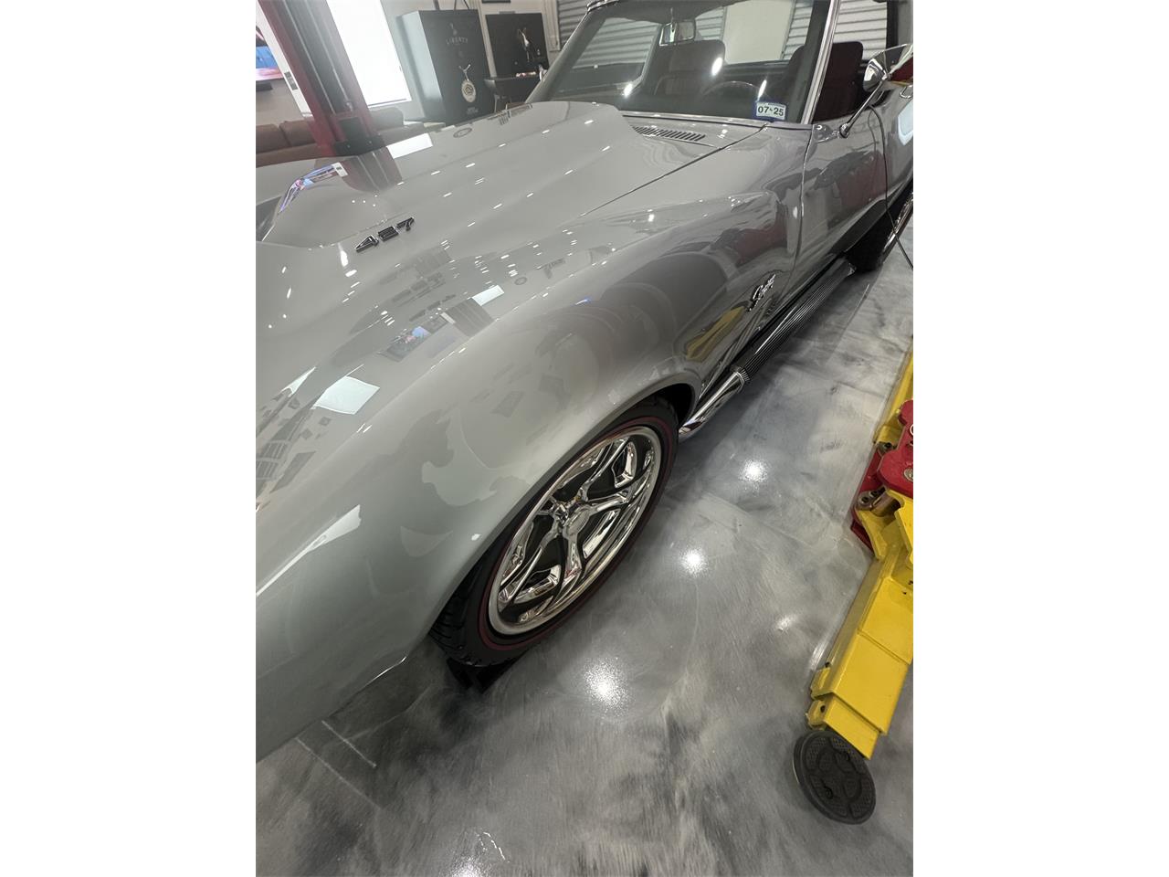 Chevrolet-Corvette-1969-Cortez-Silver-Red-Leather-42