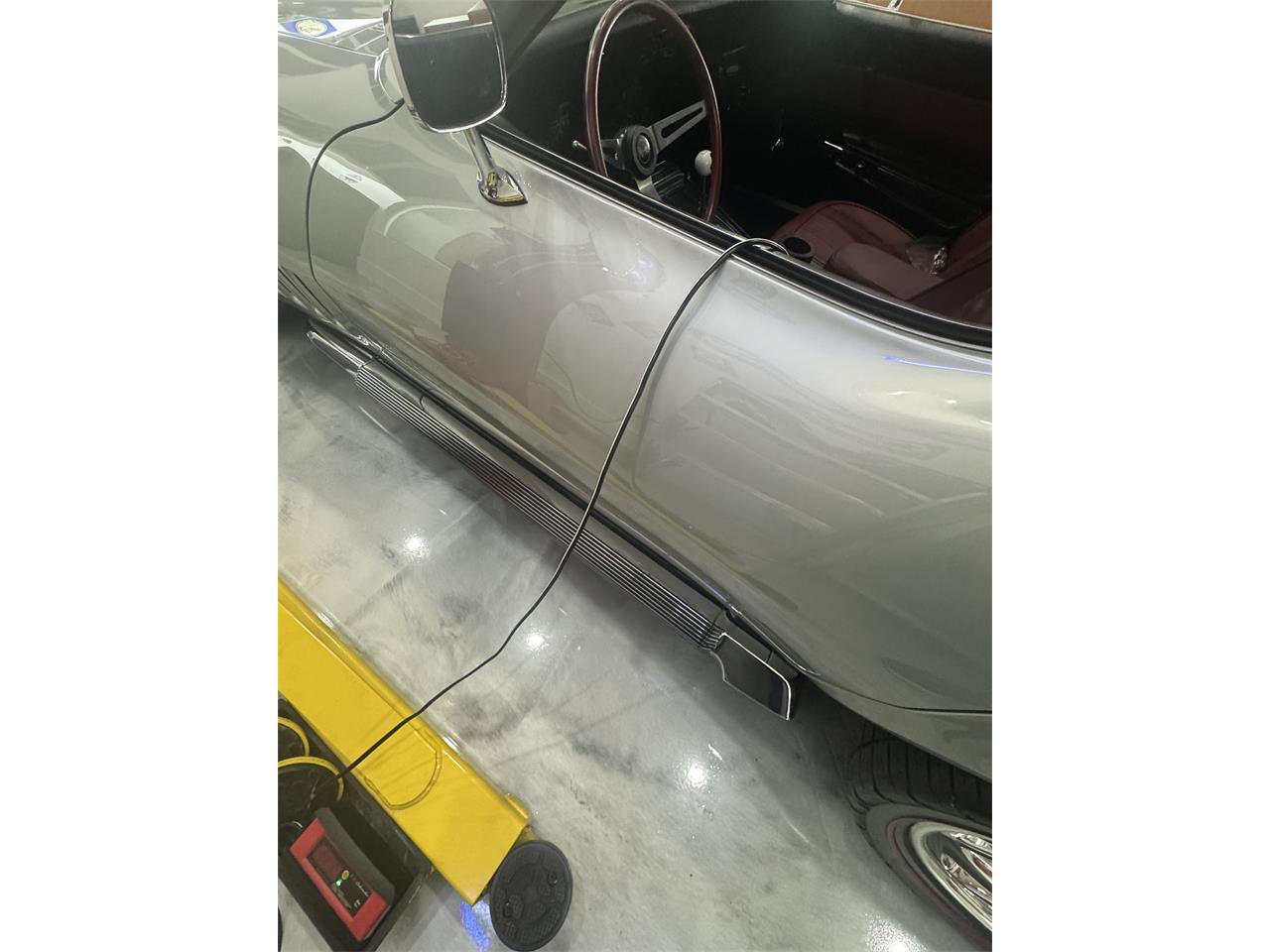Chevrolet-Corvette-1969-Cortez-Silver-Red-Leather-45