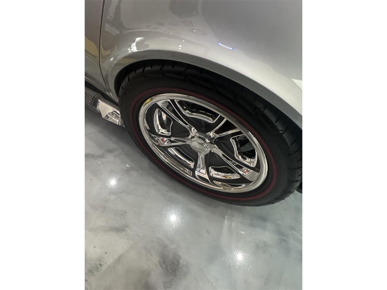 Chevrolet-Corvette-1969-Cortez-Silver-Red-Leather-46