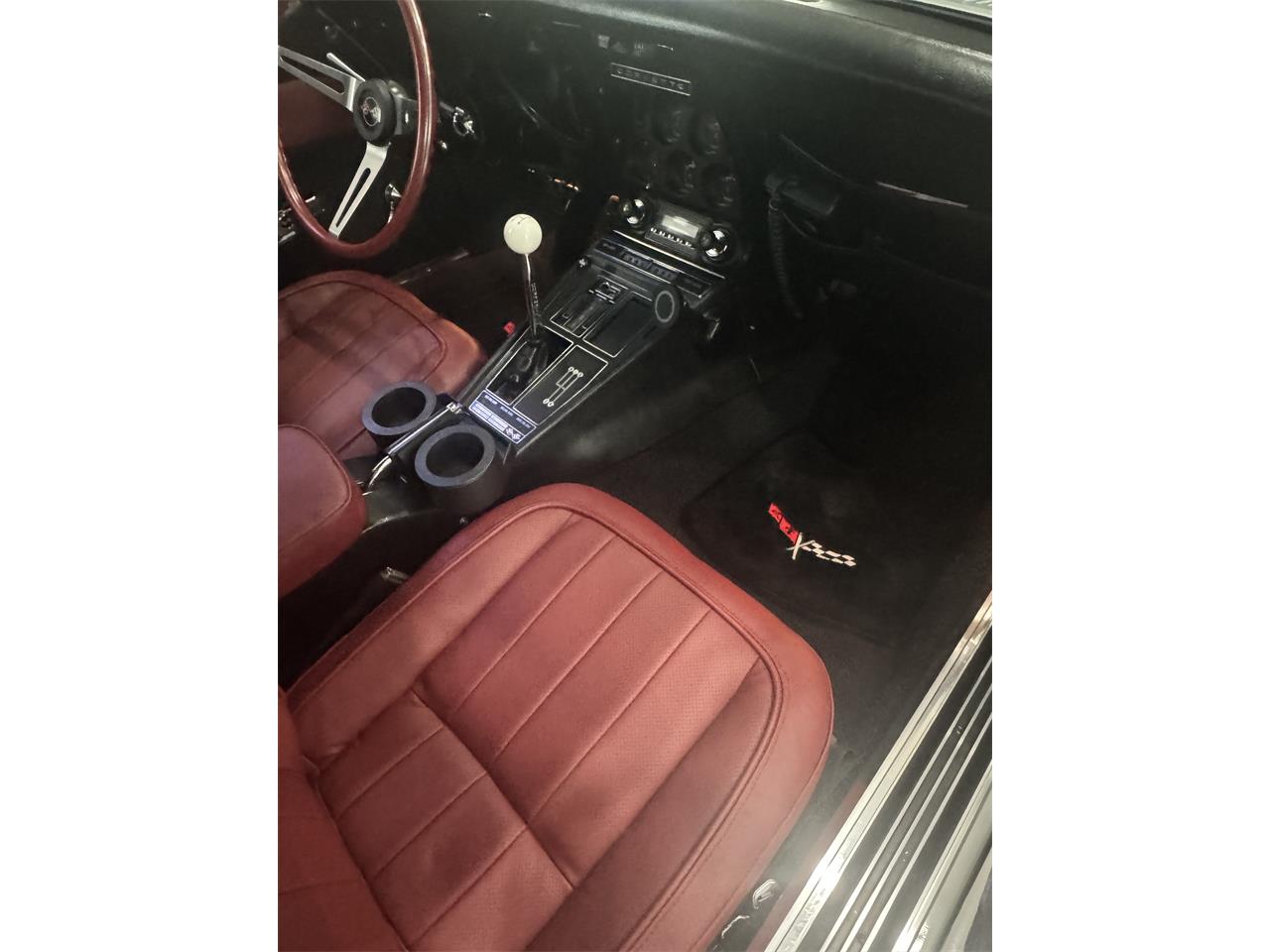 Chevrolet-Corvette-1969-Cortez-Silver-Red-Leather-54