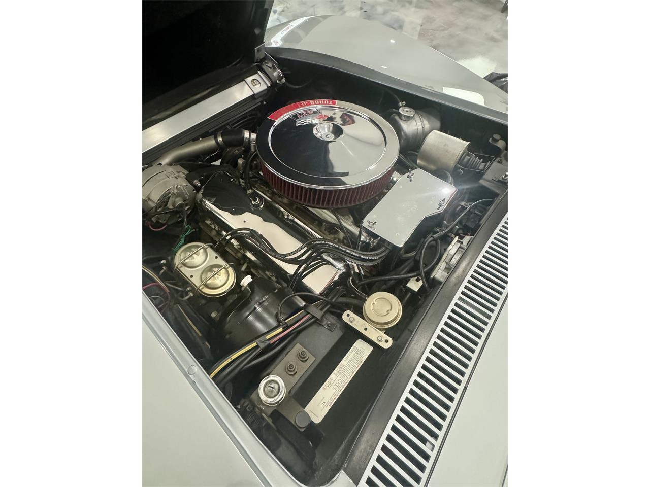 Chevrolet-Corvette-1969-Cortez-Silver-Red-Leather-56