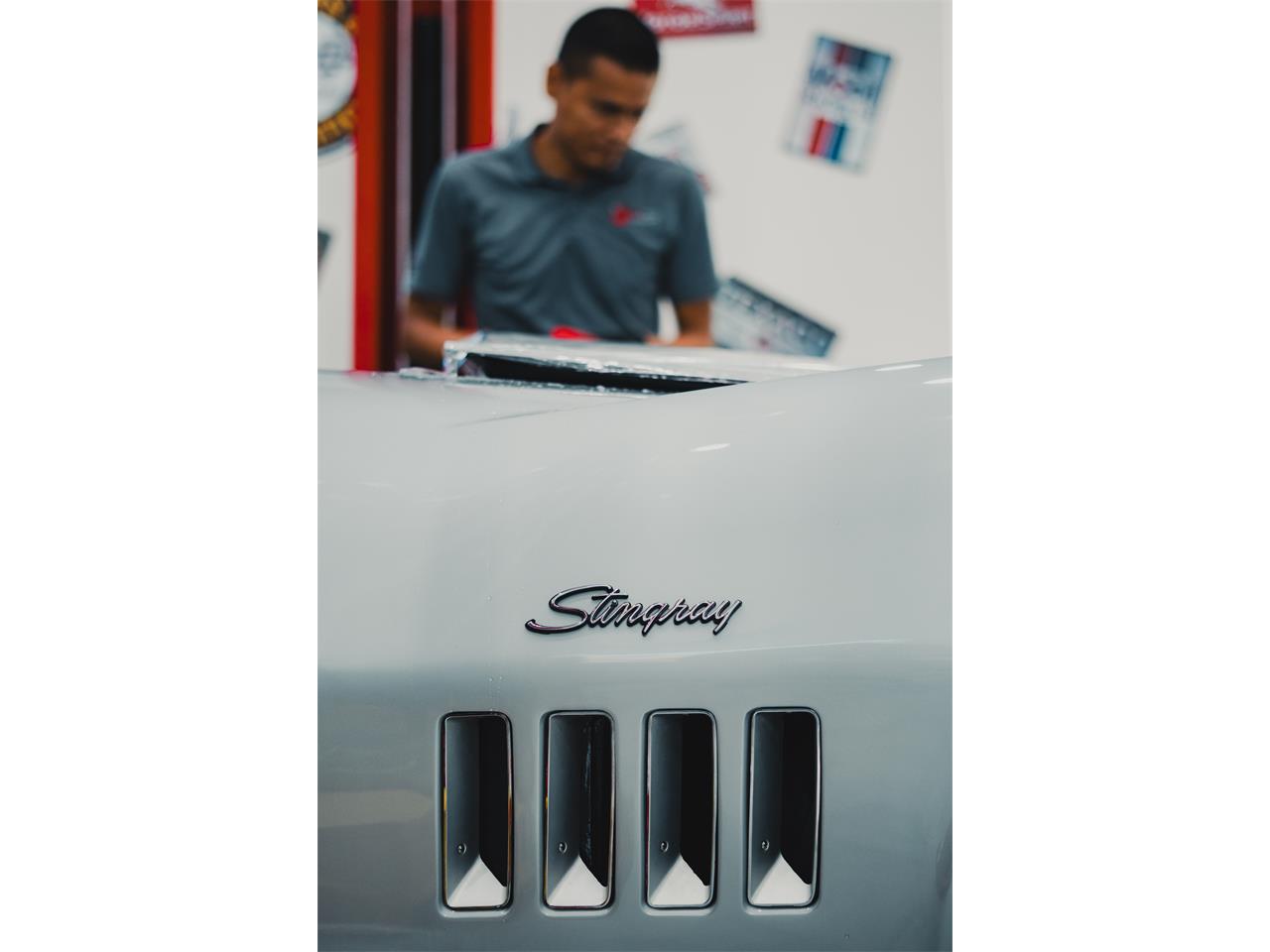 Chevrolet-Corvette-1969-Cortez-Silver-Red-Leather-59