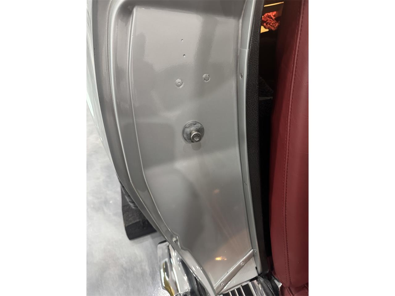 Chevrolet-Corvette-1969-Cortez-Silver-Red-Leather-70