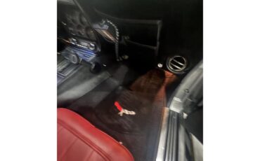 Chevrolet-Corvette-1969-Cortez-Silver-Red-Leather-73