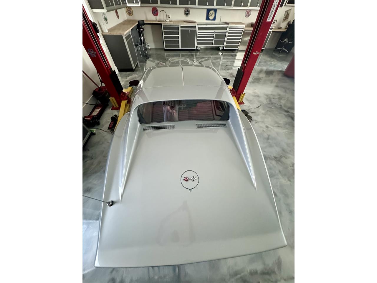 Chevrolet-Corvette-1969-Cortez-Silver-Red-Leather-86