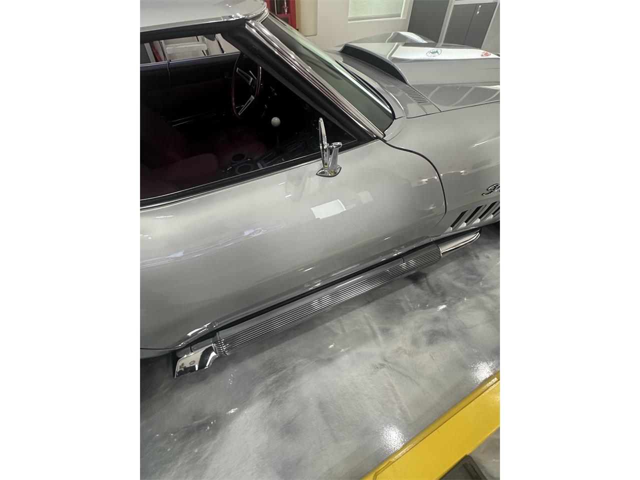 Chevrolet-Corvette-1969-Cortez-Silver-Red-Leather-97