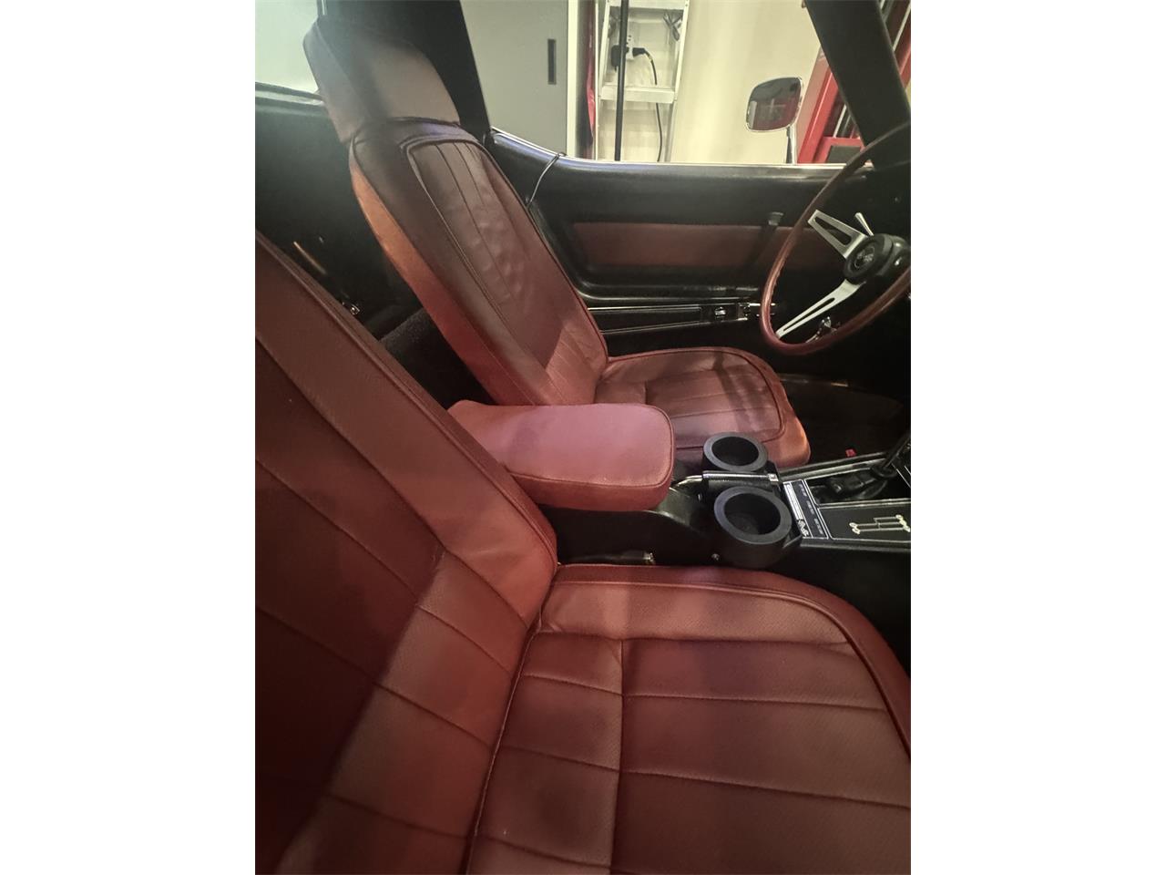Chevrolet-Corvette-1969-Cortez-Silver-Red-Leather-98