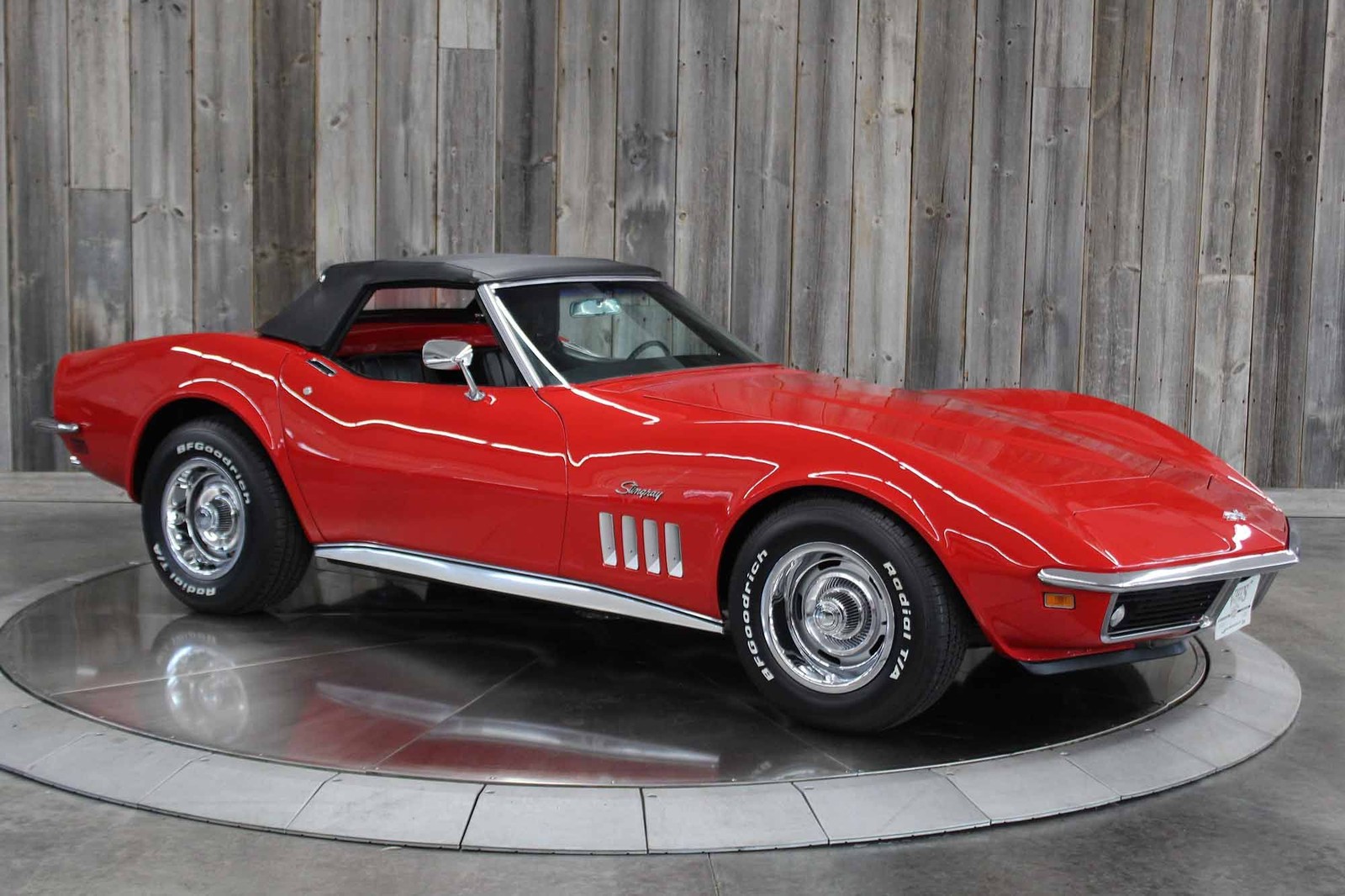 Chevrolet-Corvette-1969-RESTORED-11