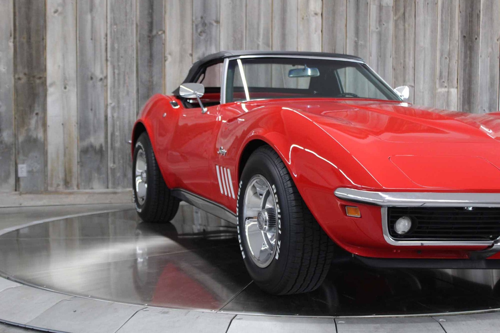Chevrolet-Corvette-1969-RESTORED-14