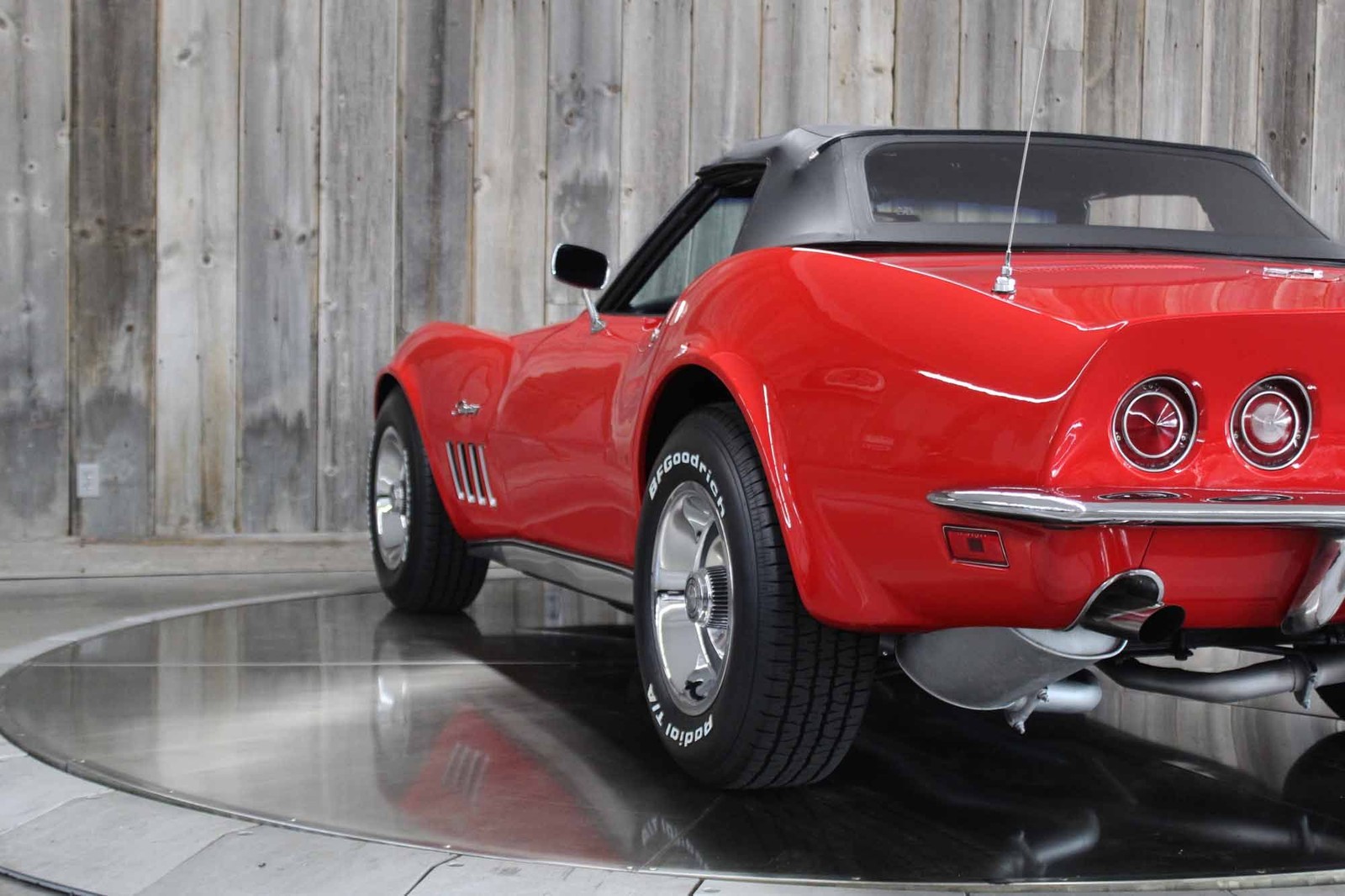 Chevrolet-Corvette-1969-RESTORED-16