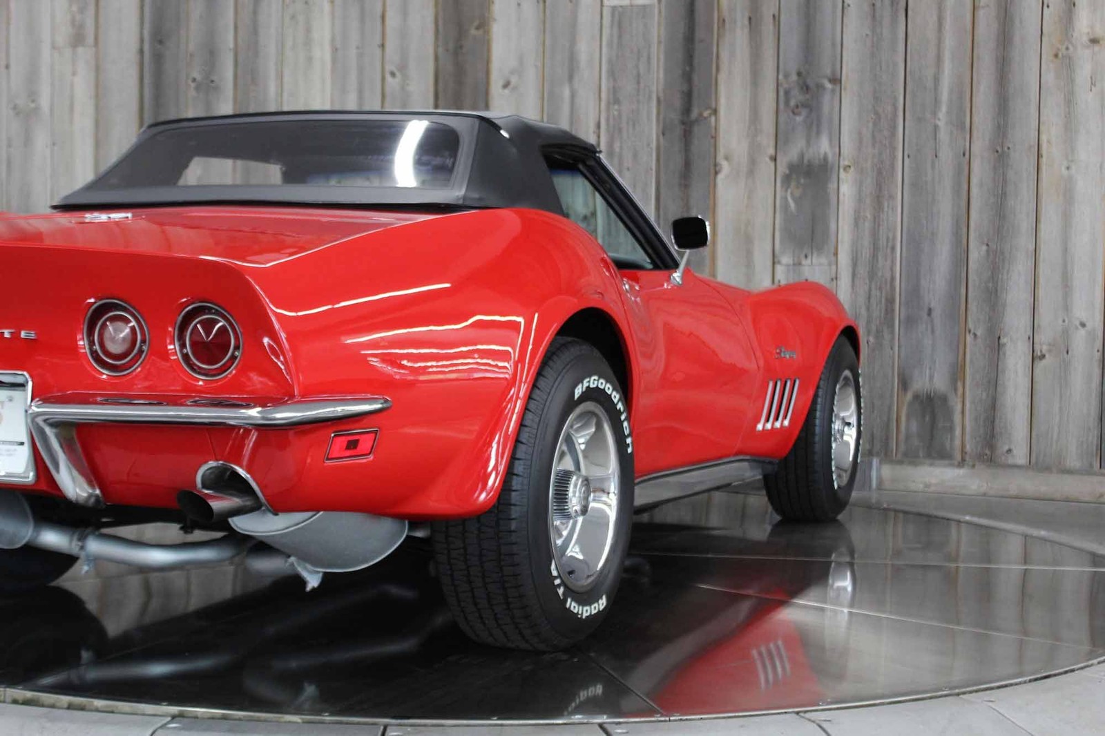 Chevrolet-Corvette-1969-RESTORED-17