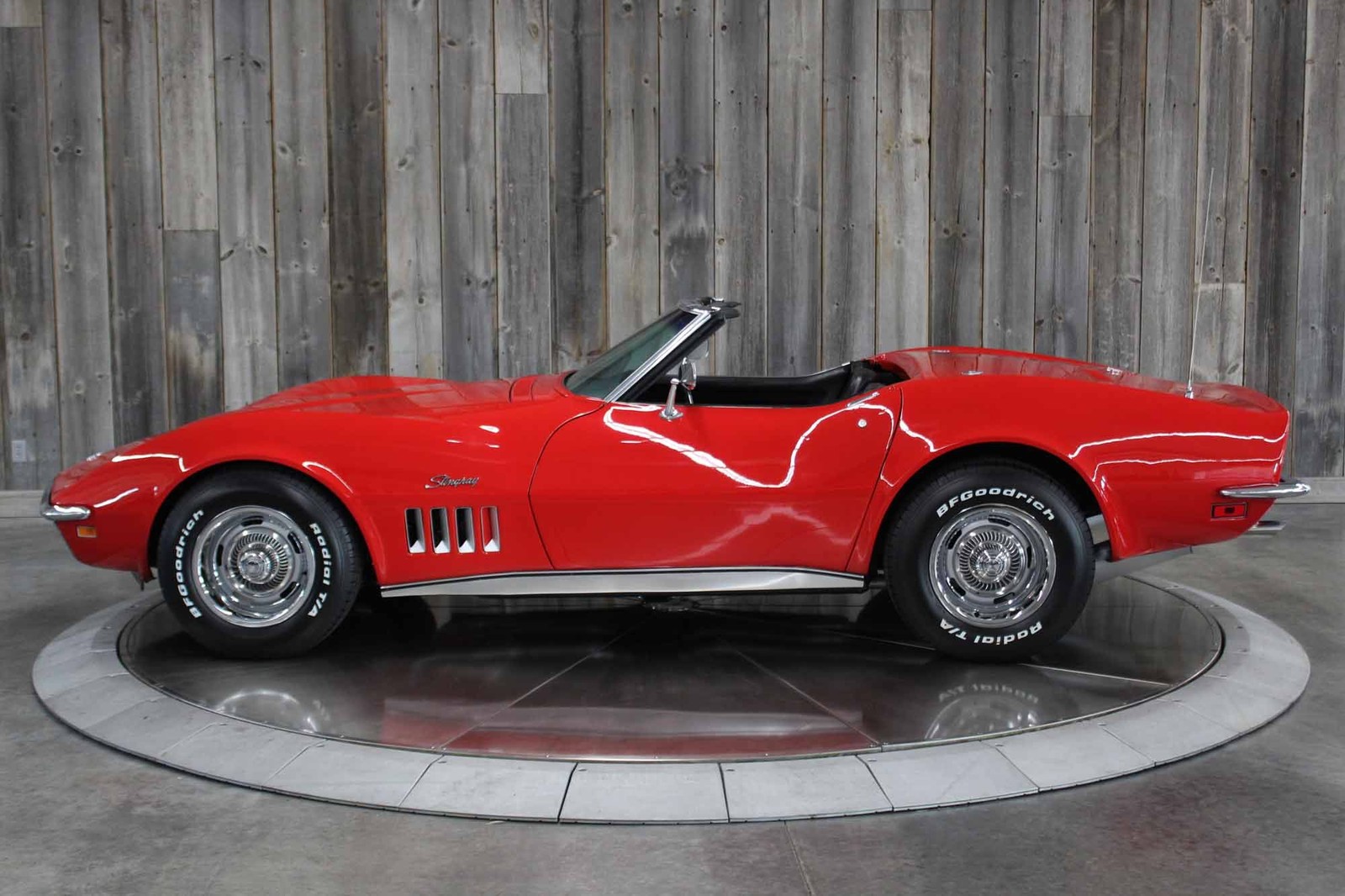 Chevrolet-Corvette-1969-RESTORED-2