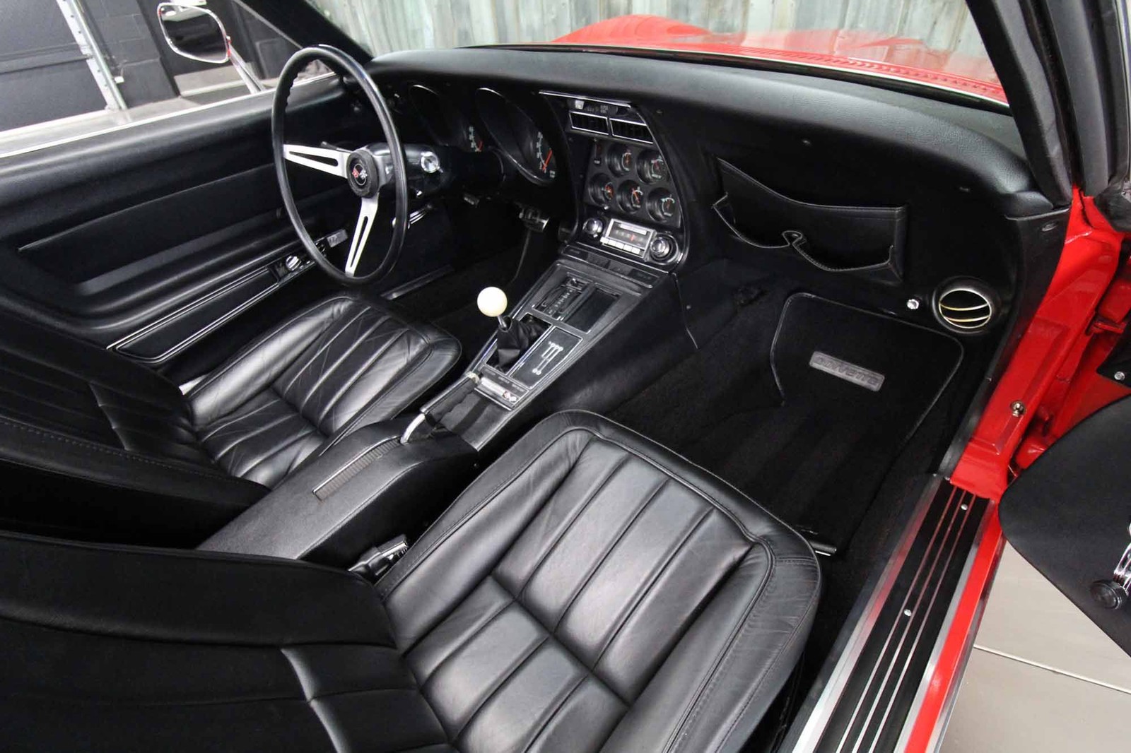 Chevrolet-Corvette-1969-RESTORED-23
