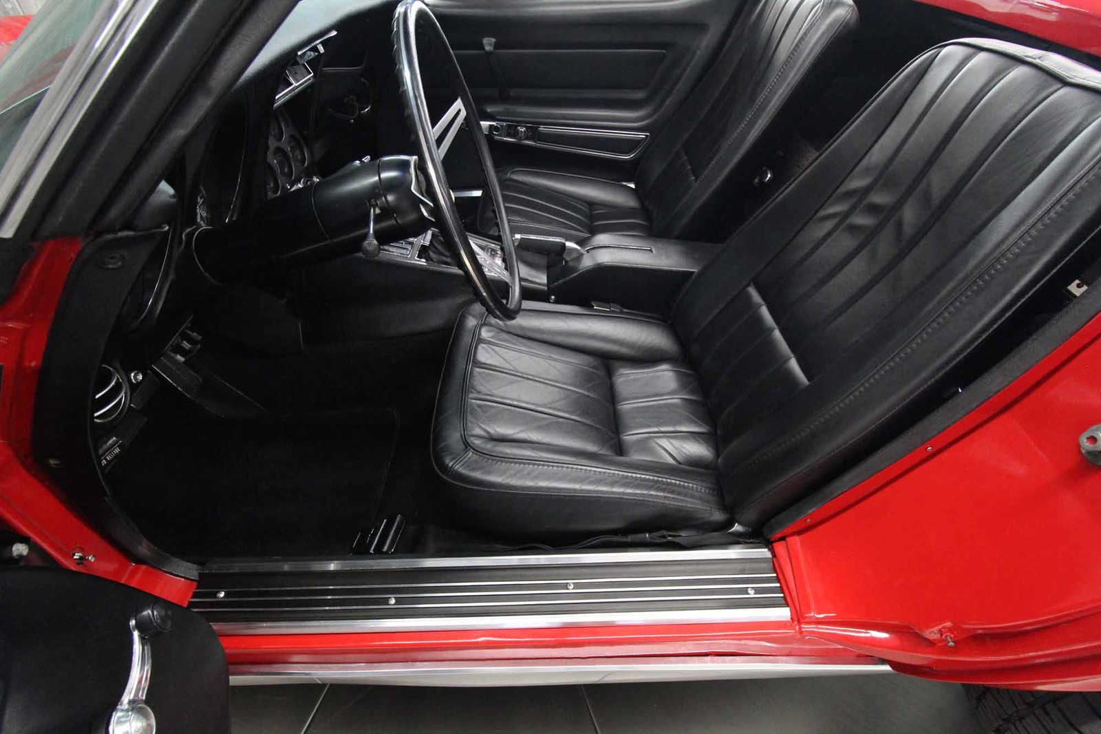 Chevrolet-Corvette-1969-RESTORED-24