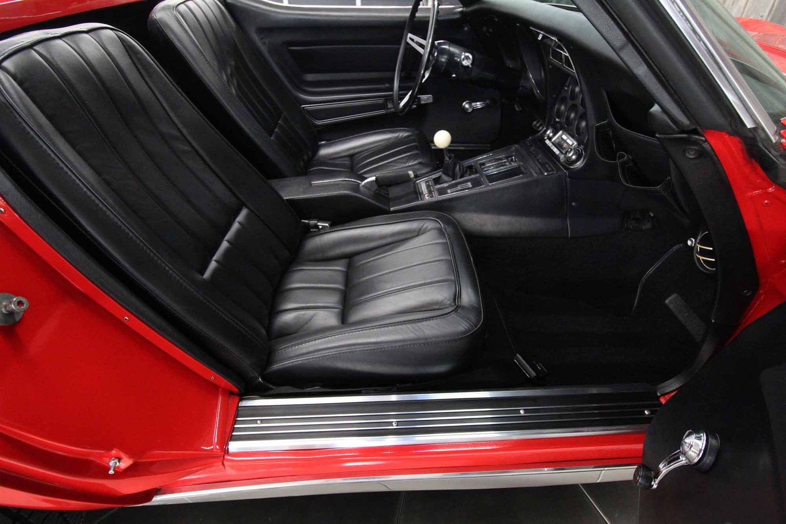 Chevrolet-Corvette-1969-RESTORED-25