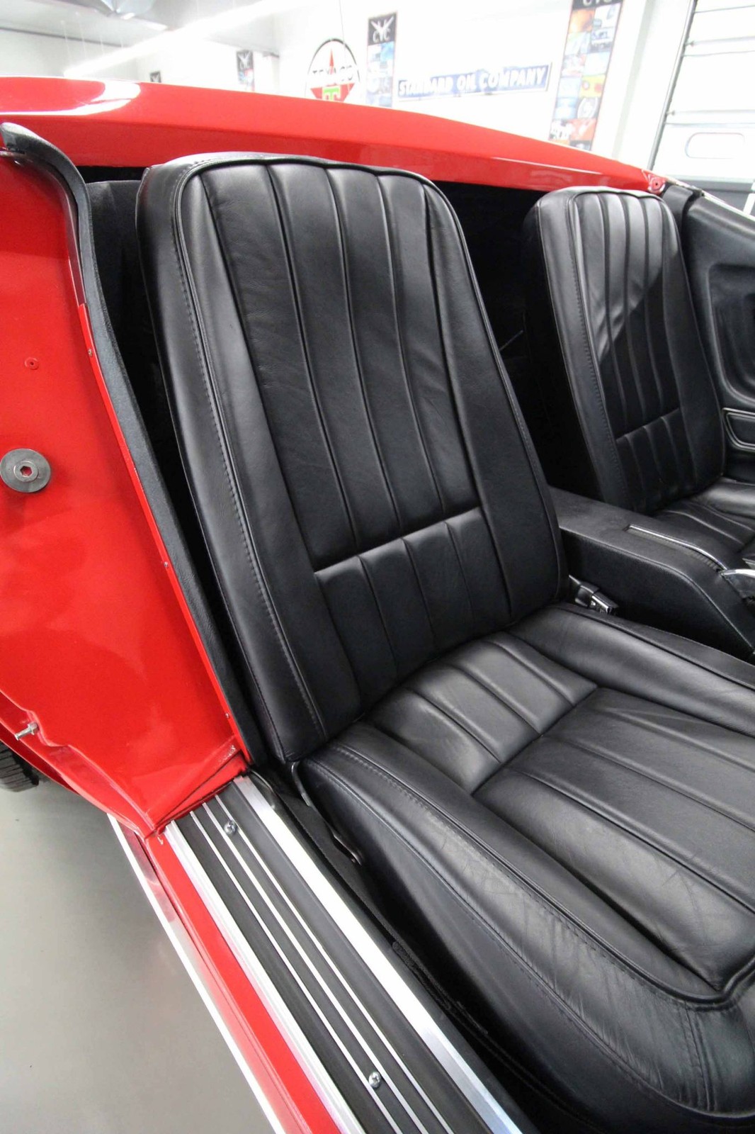 Chevrolet-Corvette-1969-RESTORED-26