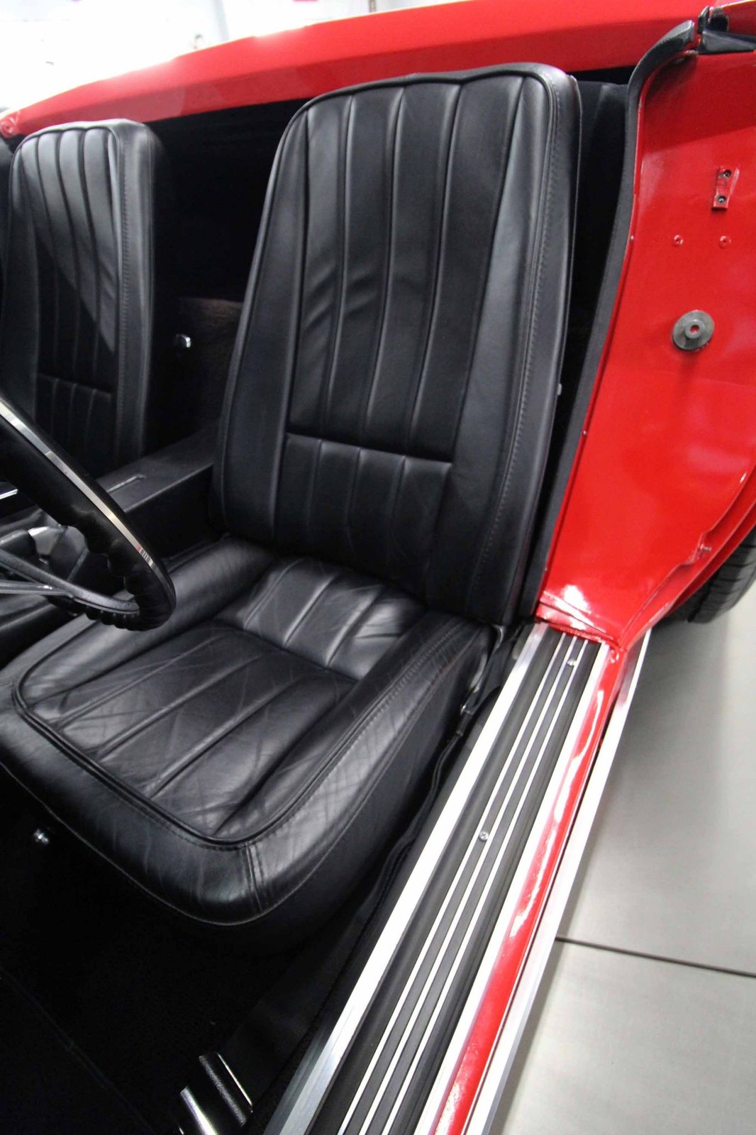 Chevrolet-Corvette-1969-RESTORED-27