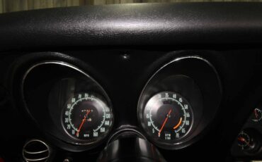 Chevrolet-Corvette-1969-RESTORED-29