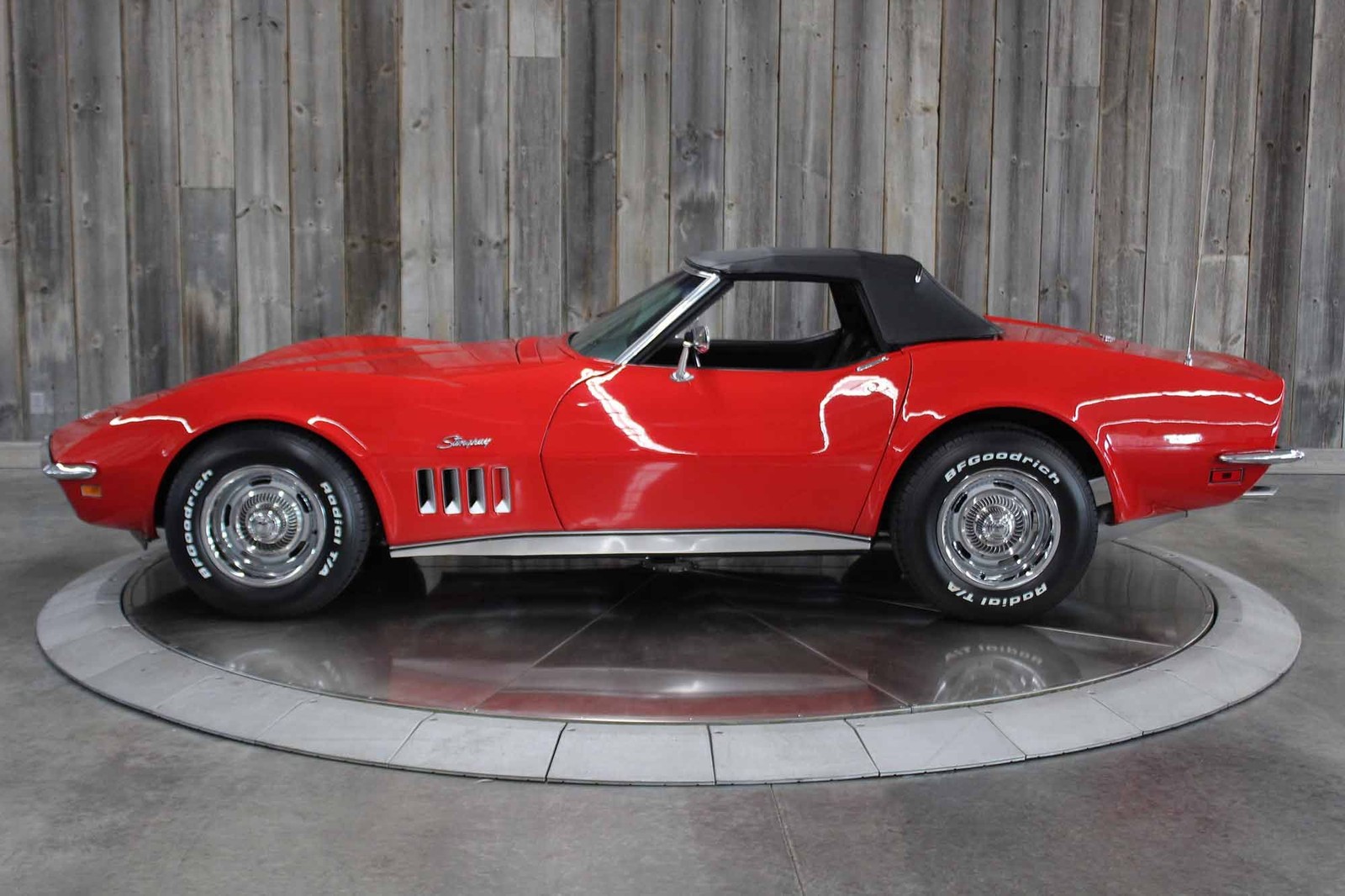 Chevrolet-Corvette-1969-RESTORED-3