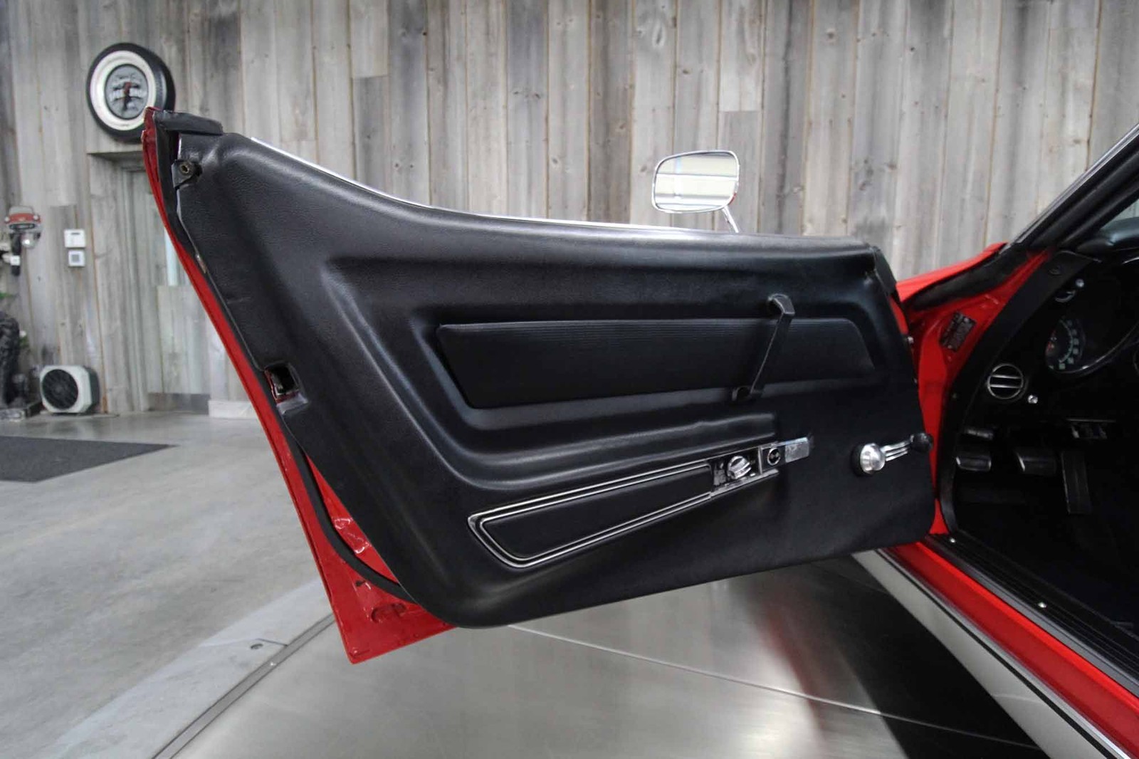 Chevrolet-Corvette-1969-RESTORED-33