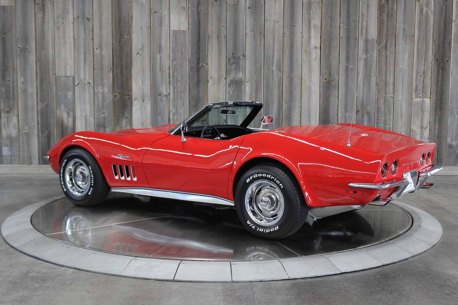 Chevrolet-Corvette-1969-RESTORED-4