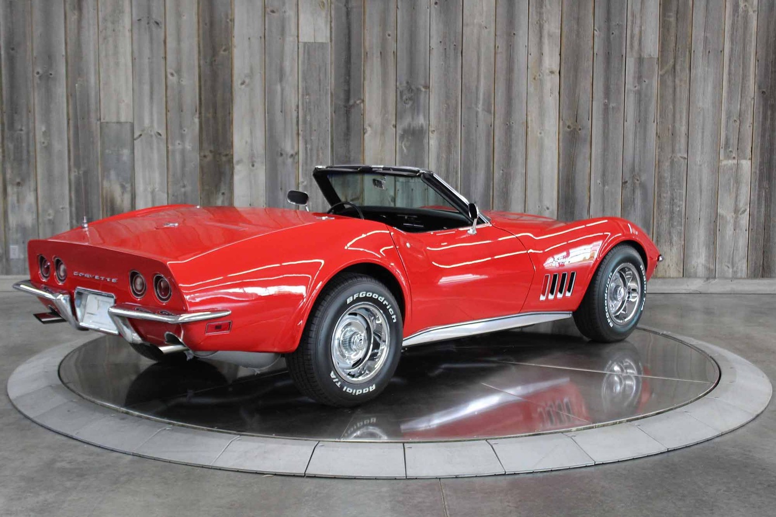 Chevrolet-Corvette-1969-RESTORED-6