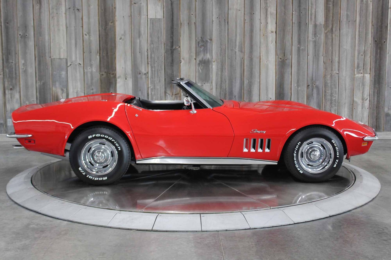 Chevrolet-Corvette-1969-RESTORED-8