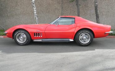 Chevrolet-Corvette-1969-Red-Black-2