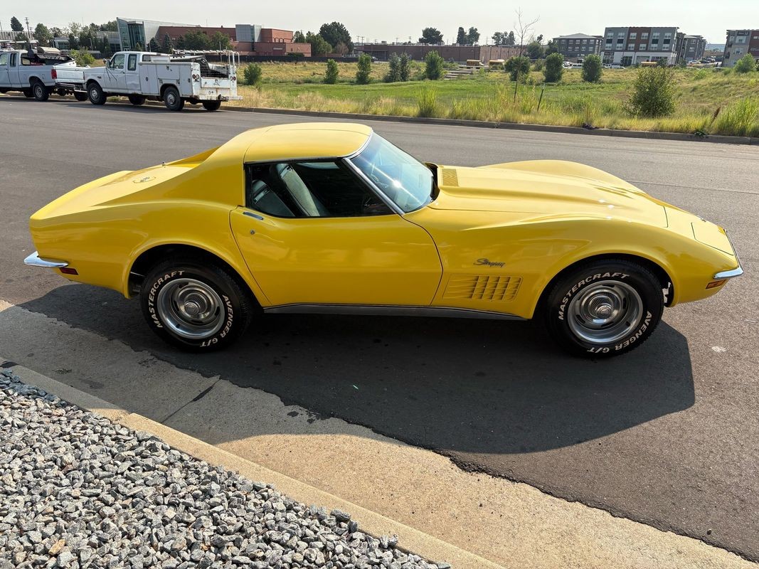 Chevrolet-Corvette-1970-23