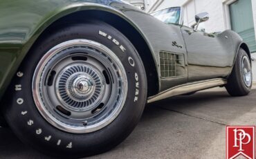 Chevrolet-Corvette-1970-Roadster-2