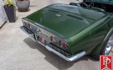 Chevrolet-Corvette-1970-Roadster-4