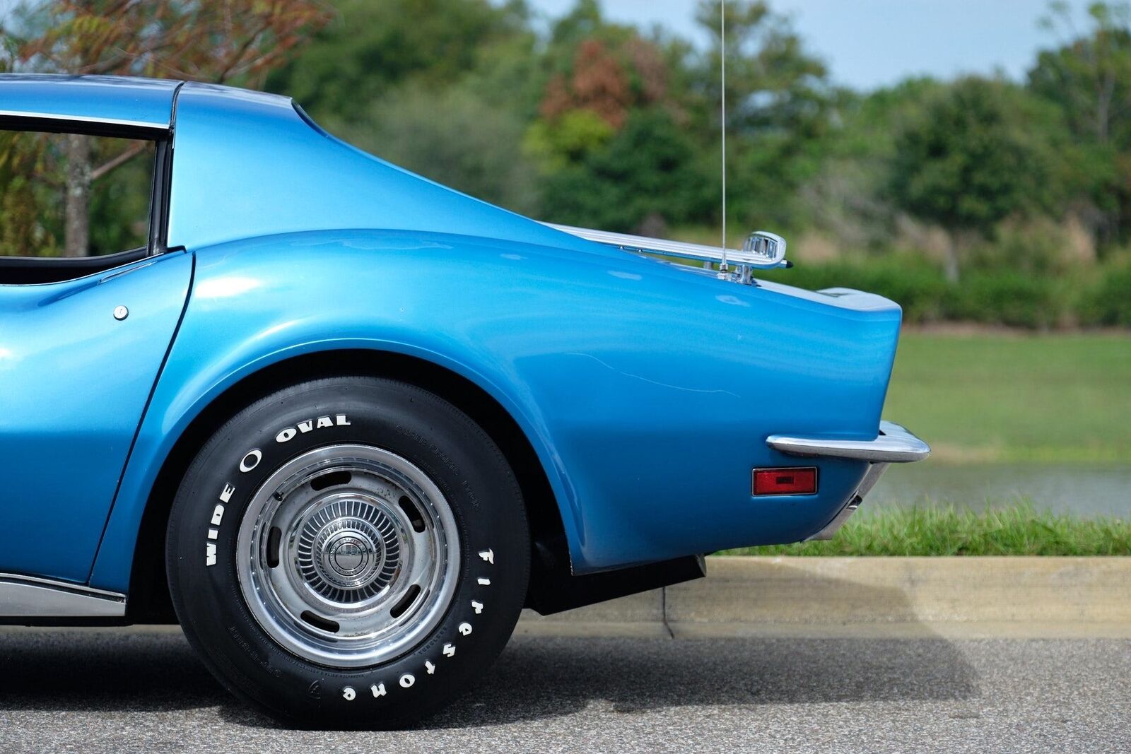Chevrolet-Corvette-1971-2-Door-25