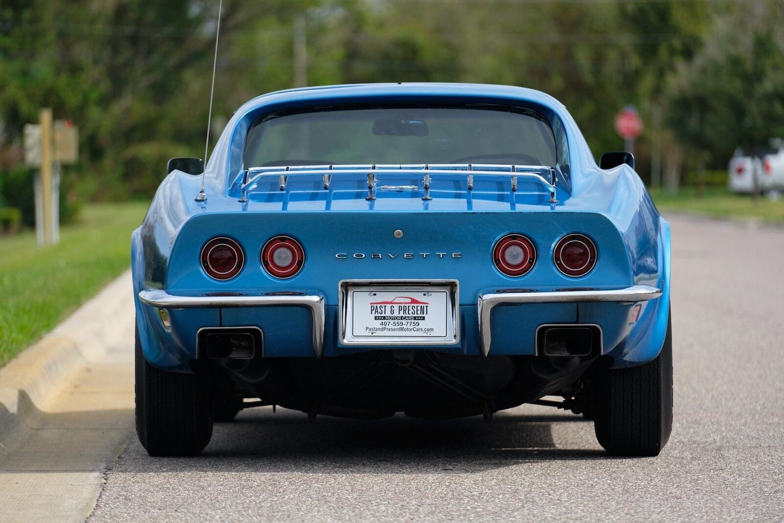 Chevrolet-Corvette-1971-2-Door-4