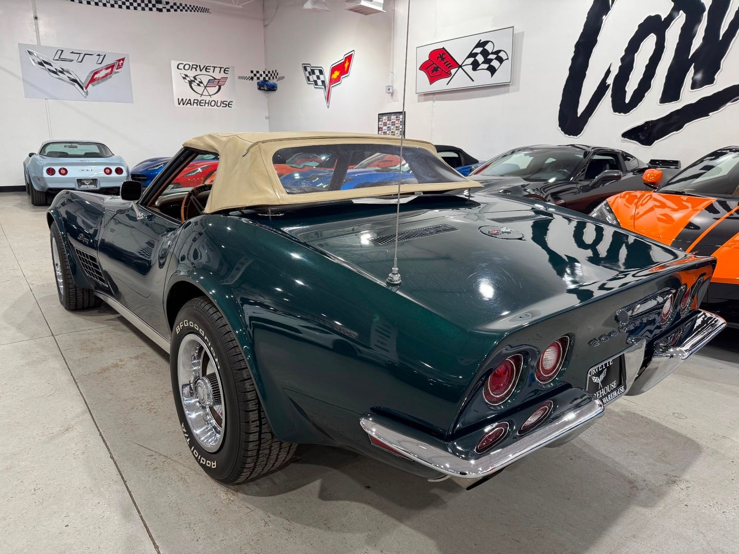 Chevrolet-Corvette-1972-Convertible-2
