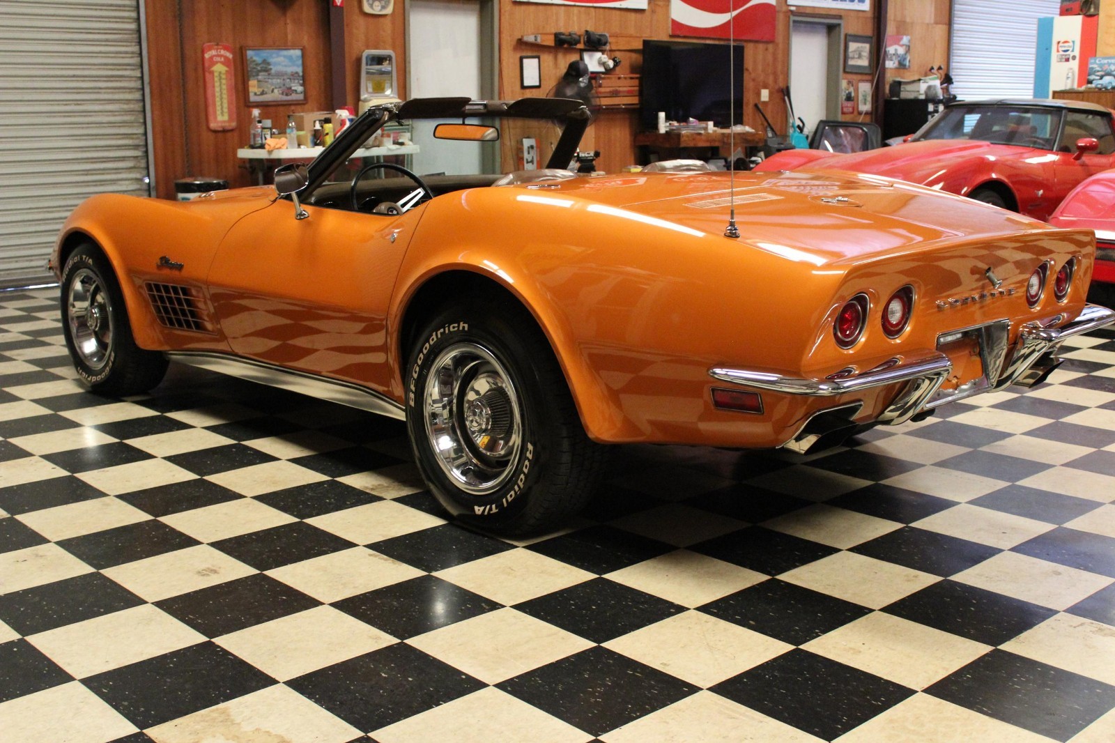 Chevrolet-Corvette-1972-Convertible-3