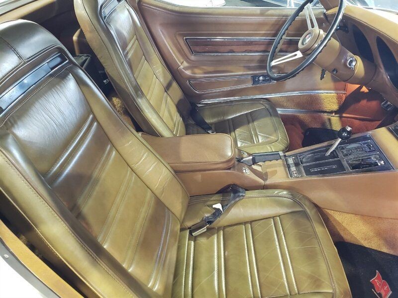 Chevrolet-Corvette-1972-Coupe-10