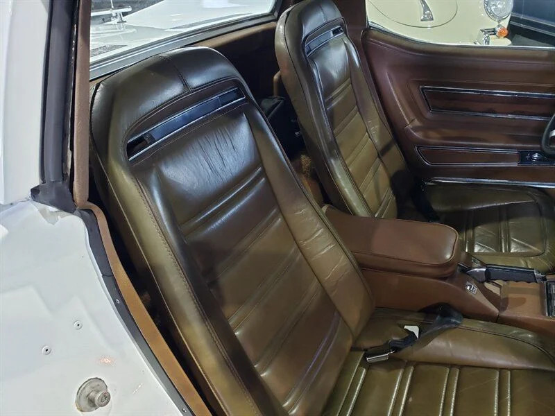Chevrolet-Corvette-1972-Coupe-11