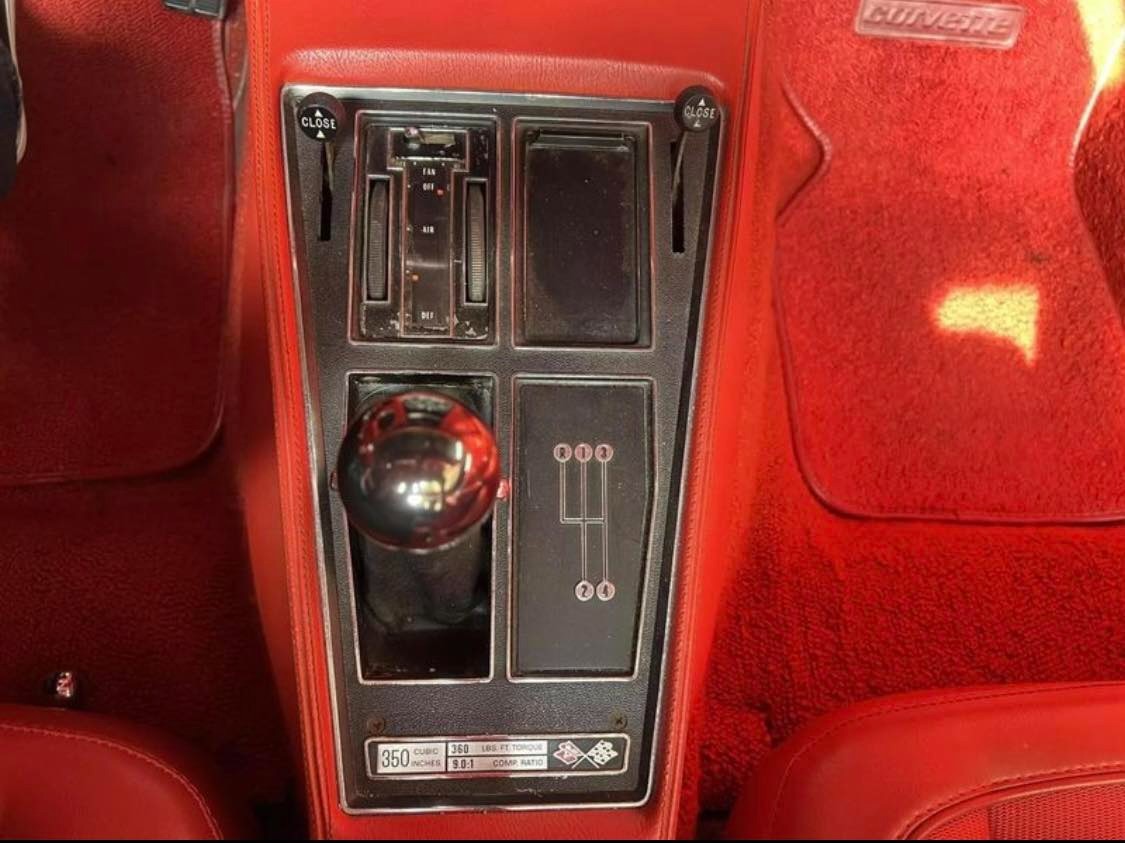 Chevrolet-Corvette-1972-Coupe-34