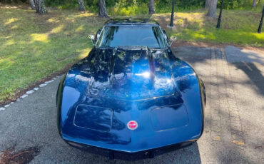 Chevrolet-Corvette-1973-Coupe-2