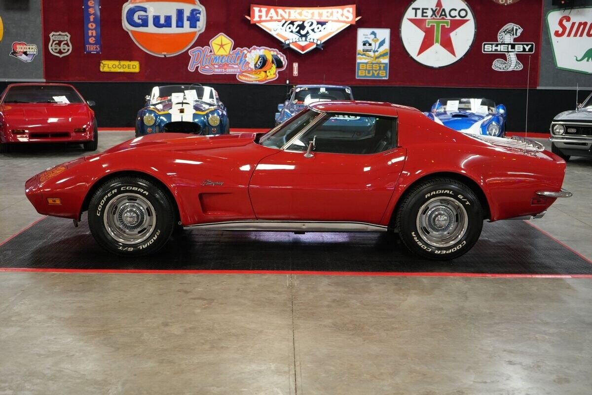 Chevrolet-Corvette-1973-Coupe-2