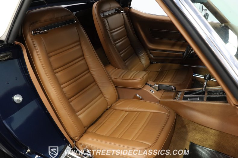 Chevrolet-Corvette-1973-Dark-Blue-Metallic-Saddle-Leather-2