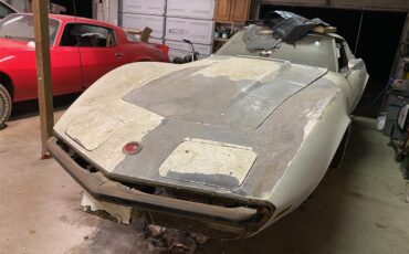 Chevrolet-Corvette-1973-White-Red-5