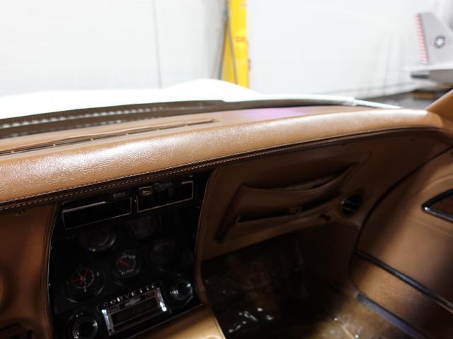 Chevrolet-Corvette-1974-12